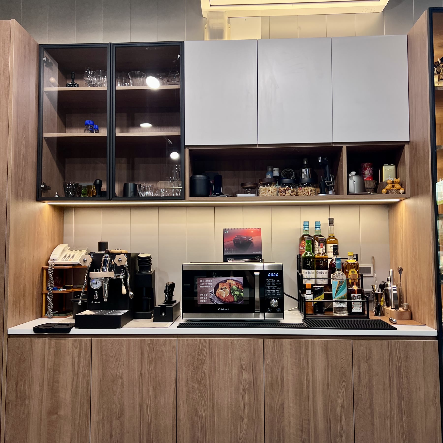 Cozy Vino 店內吧台與咖啡區
